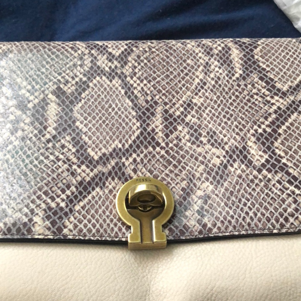 Snakeskin tope Crossbody fossil purse - Picture 2 of 4